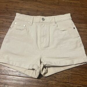 CREME MOM SHORTS
